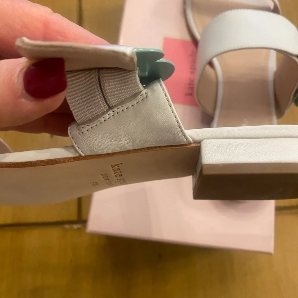 Kate Spade Women’s Sandals Fabi White Leather Flower New Size 9